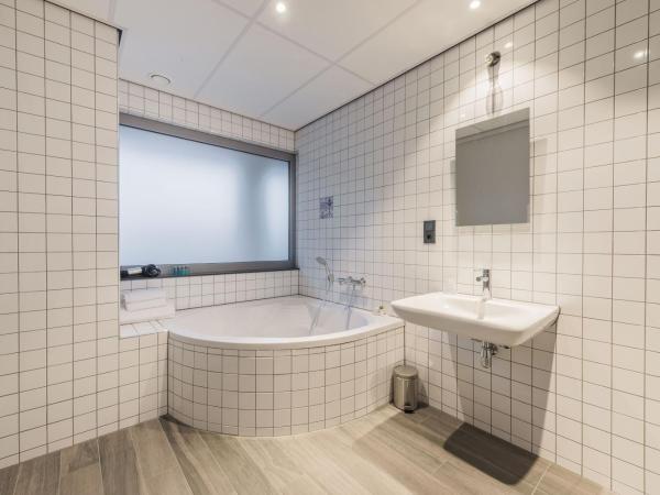 Urban Lodge Hotel : photo 2 de la chambre chambre lits jumeaux pour personnes à mobilité réduite