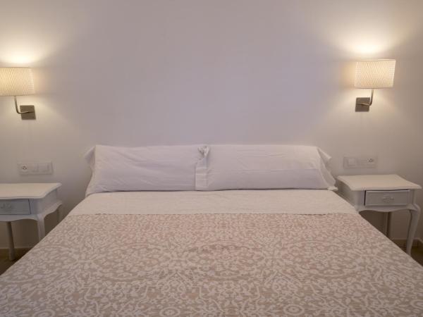 Hostal Marina Cadaqués : photo 1 de la chambre chambre familiale standard