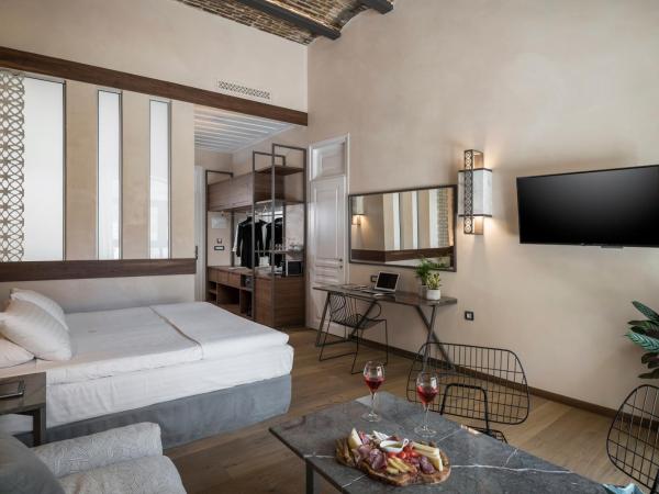 Ambassadors Residence Boutique Hotel : photo 1 de la chambre suite junior deluxe de 31 m² avec baignoire spa
