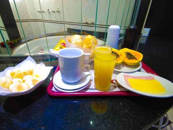 Mirage Motel Guarulhos : photo 2 de la chambre suite avec baignoire spa