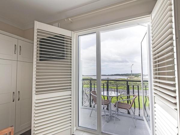 Sea Breeze Lodge B&B Galway : photo 4 de la chambre chambre double supérieure - vue sur baie
