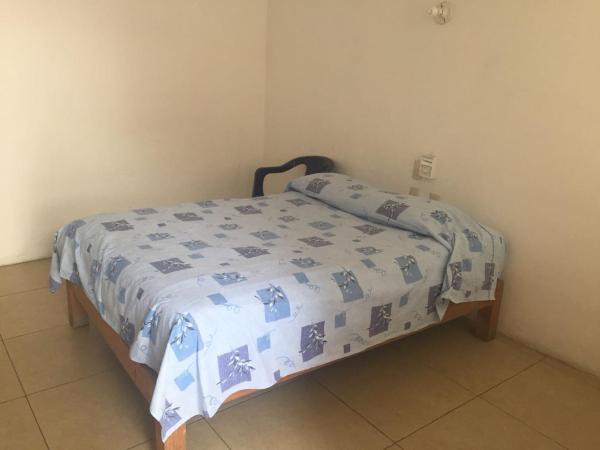 Hotel Carruiz : photo 1 de la chambre grande chambre simple 