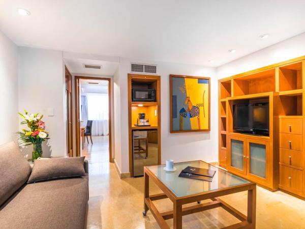 Eurostars Zona Rosa Suites : photo 5 de la chambre suite junior avec lit king-size