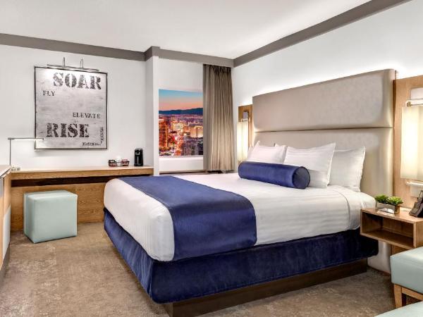 The STRAT Hotel, Casino & Tower : photo 6 de la chambre hébergement elevate lit king-size - récemment rénové