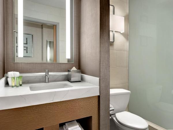 The STRAT Hotel, Casino & Tower : photo 5 de la chambre hébergement elevate lit king-size - récemment rénové