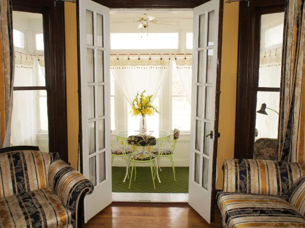 A Night to Remember B & B : photo 9 de la chambre suite grande tour avec baignoire spa