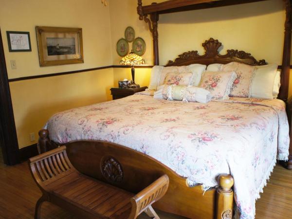A Night to Remember B & B : photo 4 de la chambre chambre lit king-size avec baignoire spa