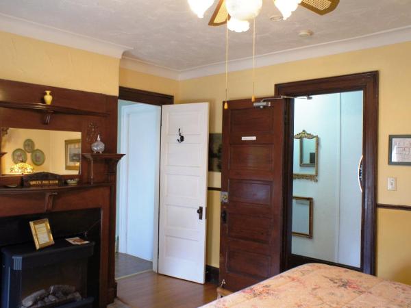 A Night to Remember B & B : photo 6 de la chambre chambre lit king-size avec baignoire spa