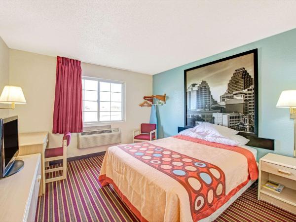 Super 8 by Wyndham San Antonio/Fiesta : photo 2 de la chambre chambre lit queen-size - non-fumeurs