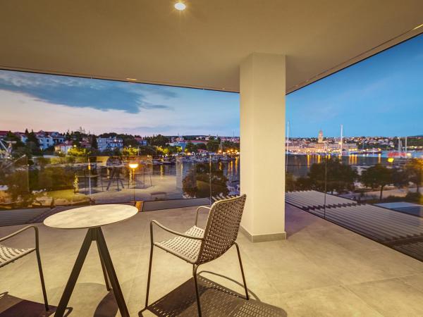 Hotel Maritime : photo 1 de la chambre chambre double deluxe avec balcon - vue sur mer
