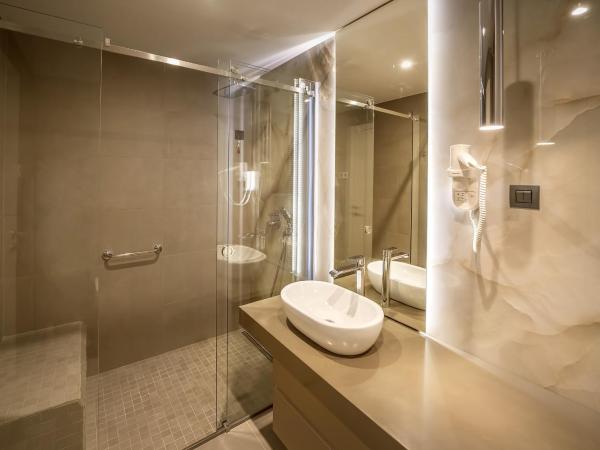 Hotel Maritime : photo 4 de la chambre chambre double avec balcon - vue latérale sur mer