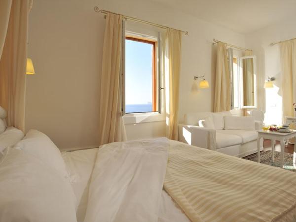 Villa Las Tronas Hotel & SPA : photo 2 de la chambre suite avec vue sur la mer et baignoire spa