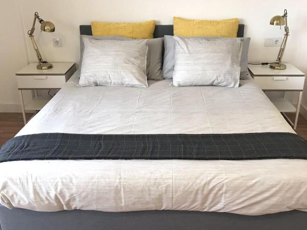 Republica83-Campo Pequeno Home : photo 5 de la chambre suite confort avec balcon