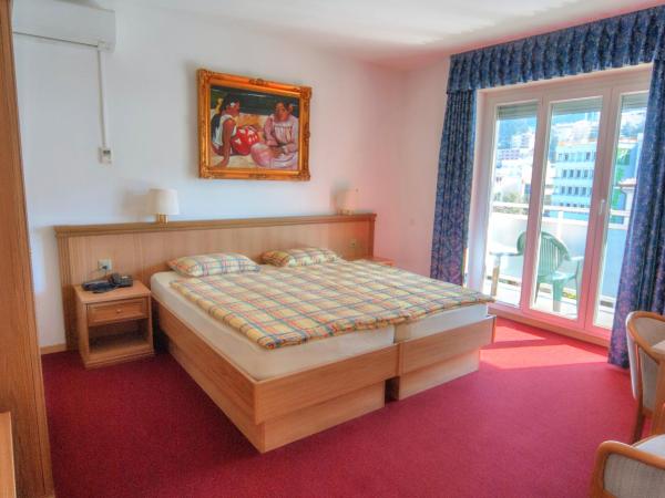 Hotel Dischma - FREE BUS AND TRAIN TICKET : photo 3 de la chambre chambre double deluxe avec balcon