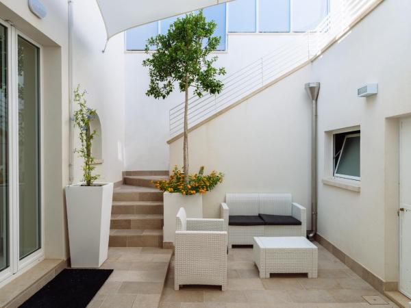 Y Arcillos Luxury Rooms CIN ITO75O35B4OOO468O2 : photo 7 de la chambre suite junior avec terrasse