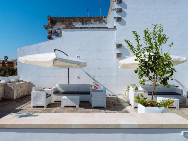 Y Arcillos Luxury Rooms CIN ITO75O35B4OOO468O2 : photo 10 de la chambre suite junior avec terrasse