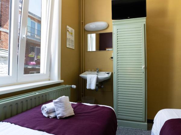 Flandria Hotel : photo 5 de la chambre chambre double avec salle de bains commune