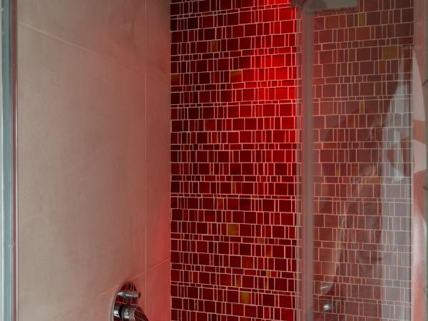 Y Arcillos Luxury Rooms CIN ITO75O35B4OOO468O2 : photo 3 de la chambre chambre double ou lits jumeaux supérieure avec terrasse