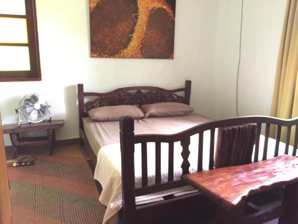 Sepat Village House by the Beach : photo 1 de la chambre chambre lit queen-size - vue sur jardin