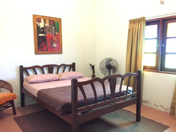 Sepat Village House by the Beach : photo 1 de la chambre chambre double - vue sur jardin