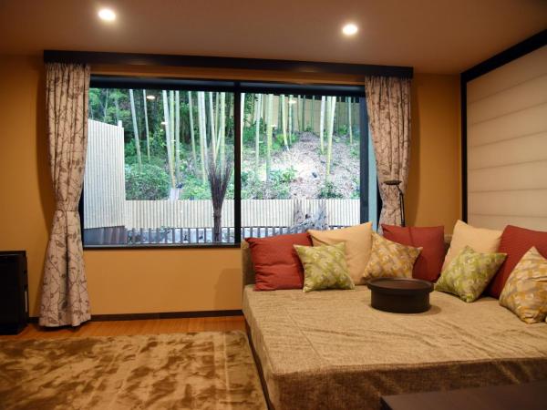 Arima Onsen Taketoritei Maruyama : photo 6 de la chambre chambre lit king-size deluxe avec baignoire thermale intérieure – vue sur montagne - non-fumeurs - 311