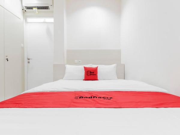 RedDoorz near Pancoran : photo 4 de la chambre chambre double