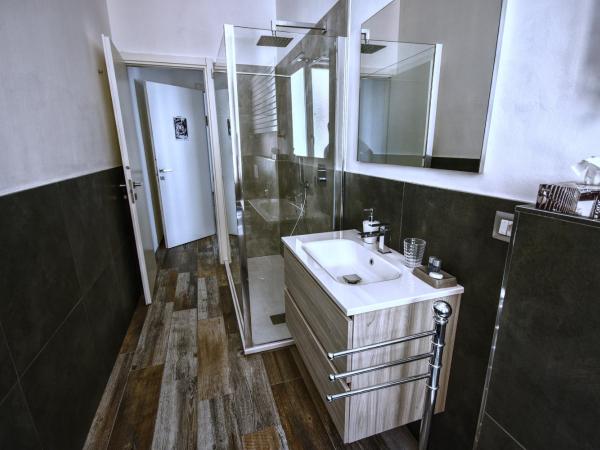 Casa Montanari B&B : photo 3 de la chambre chambre double ou lits jumeaux avec salle de bains privative