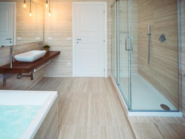 Bluemoon Sardinia : photo 4 de la chambre suite deluxe avec baignoire spa