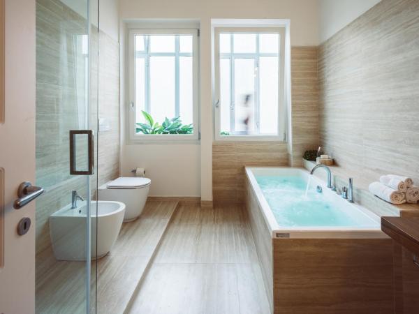 Bluemoon Sardinia : photo 1 de la chambre suite deluxe avec baignoire spa