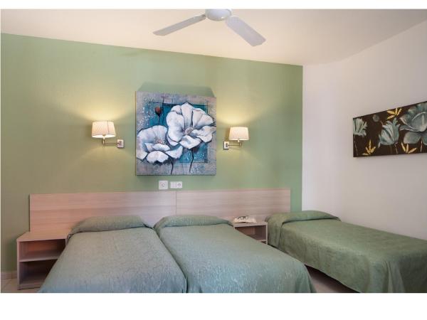 Hotel Ninays : photo 2 de la chambre chambre triple (2 adultes & 1 enfant)