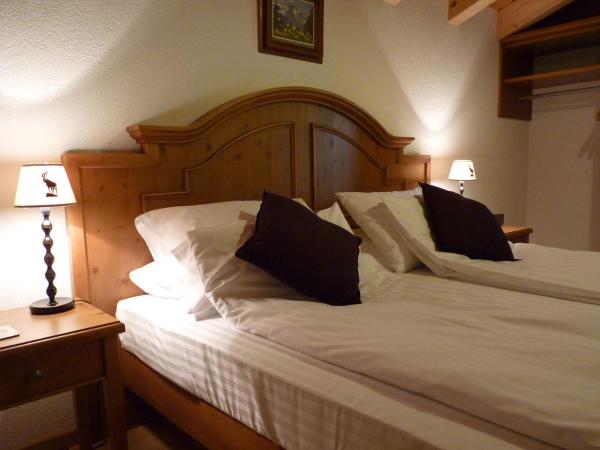 Chalet des Alpes : photo 2 de la chambre chambre double ou lits jumeaux