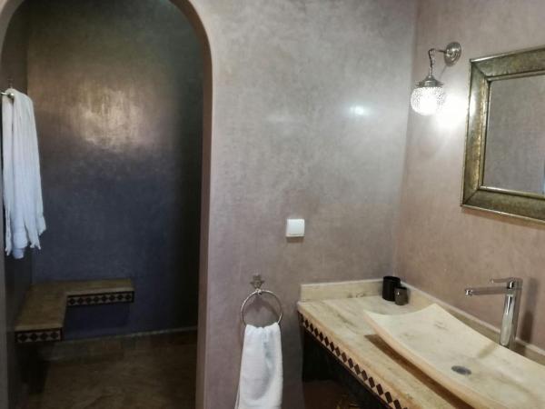 Riad Asmaa Agadir : photo 5 de la chambre suite junior - vue sur piscine