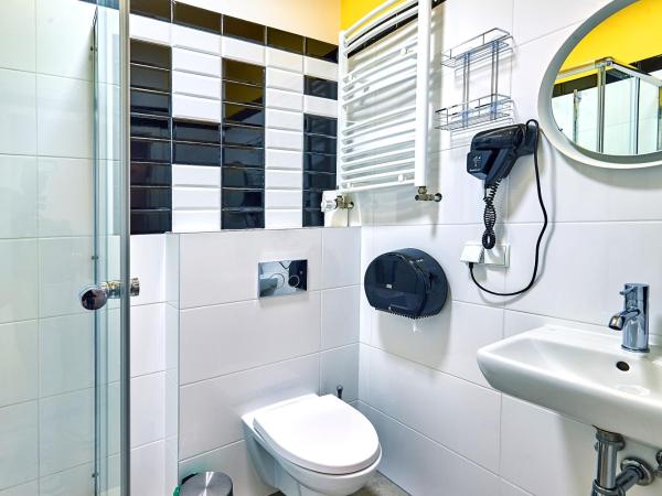 Draggo House : photo 6 de la chambre chambre familiale avec 2 salles de bains privatives