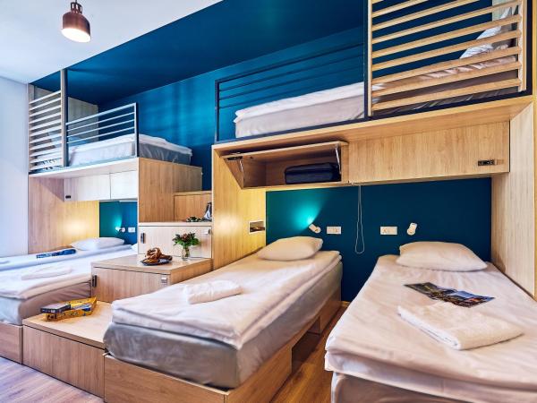 Draggo House : photo 1 de la chambre chambre familiale avec 2 salles de bains privatives