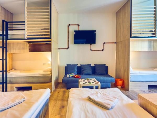 Draggo House : photo 3 de la chambre chambre familiale avec 2 salles de bains privatives