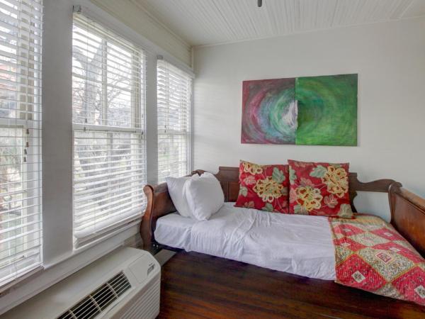 Inn on the Riverwalk : photo 2 de la chambre queen suite with single bed - second floor