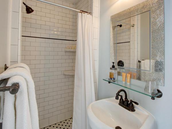 Inn on the Riverwalk : photo 3 de la chambre queen suite with single bed - ground floor