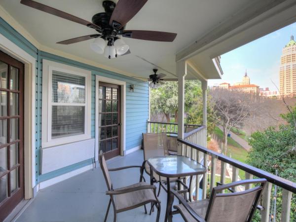 Inn on the Riverwalk : photo 4 de la chambre suite lit queen-size avec balcon