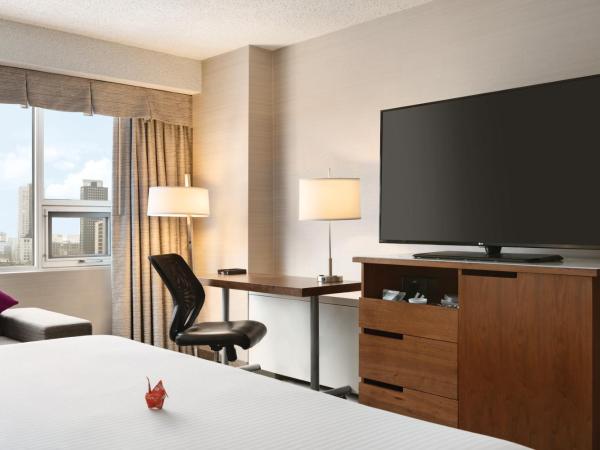 Coast Edmonton Plaza Hotel by APA : photo 1 de la chambre hébergement côte premium avec lit king-size - vue sur environs