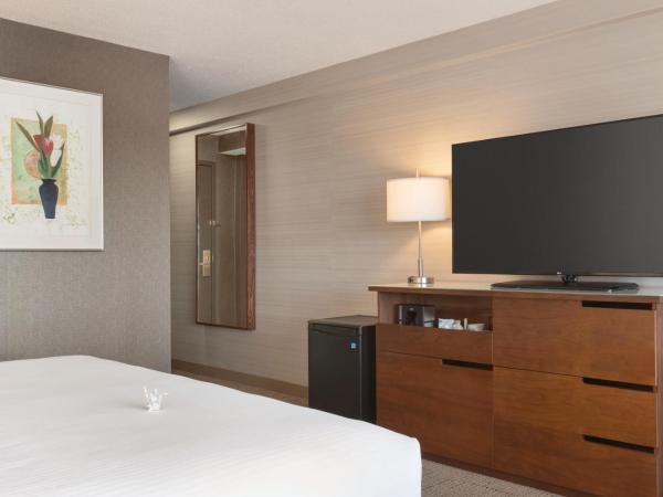 Coast Edmonton Plaza Hotel by APA : photo 2 de la chambre chambre côte avec lit king-size