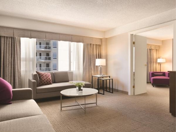 Coast Edmonton Plaza Hotel by APA : photo 2 de la chambre suite côte premium avec lit king-size