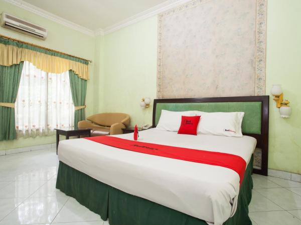 RedDoorz near Juanda International Airport : photo 5 de la chambre chambre double Économique