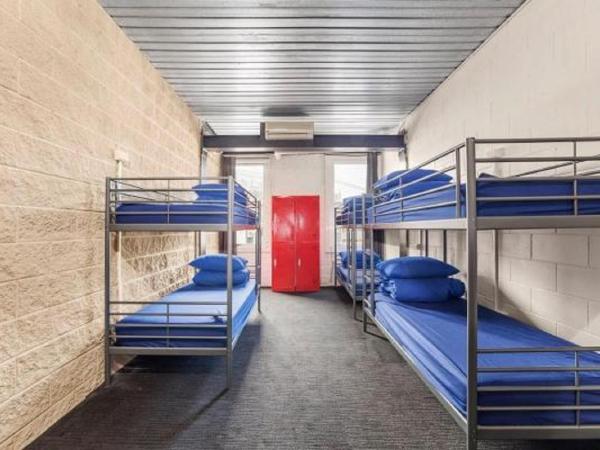 Summer House Melbourne : photo 1 de la chambre lit dans dortoir mixte de 6 lits avec salle de bains privative