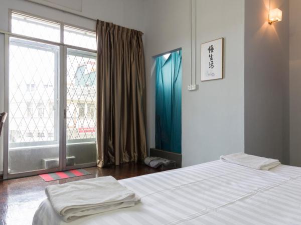 Hin Loi Guesthouse : photo 10 de la chambre chambre familiale avec salle de bains