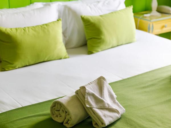 Hôtel Les Liserons de Mougins : photo 5 de la chambre chambre triple (2 adultes & 1 enfant)