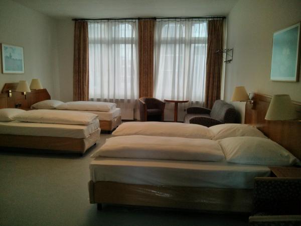 Willy Hotel Frankfurt : photo 5 de la chambre chambre quadruple