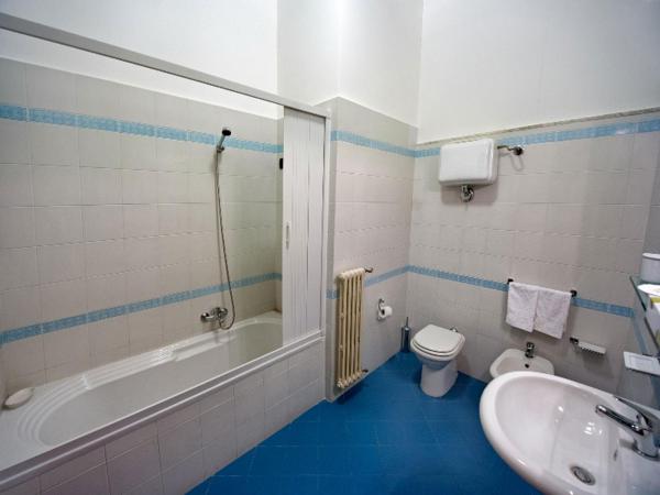 B&B Piazza 300mila : photo 5 de la chambre chambre double avec salle de bains privative extérieure