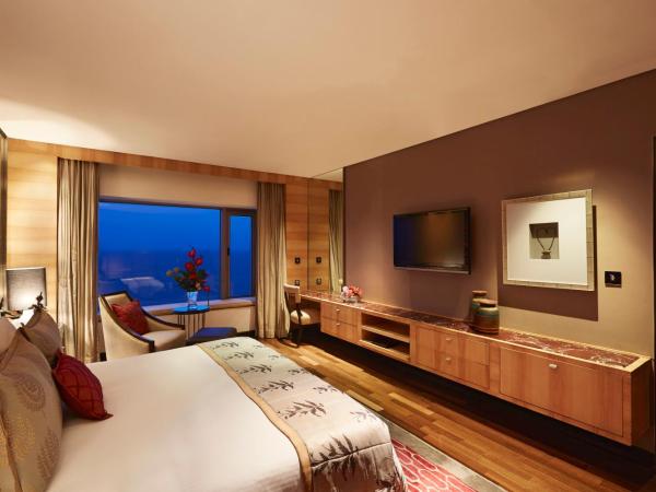 Taj Lands End : photo 1 de la chambre grande suite luxe - goûter, cocktails en soirée, service de majordome, transfert aéroport aller simple gratuit