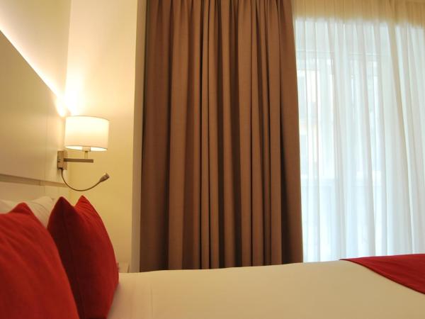 Hotel Pompaelo Plaza del Ayuntamiento & Spa : photo 7 de la chambre chambre double ou lits jumeaux deluxe avec balcon