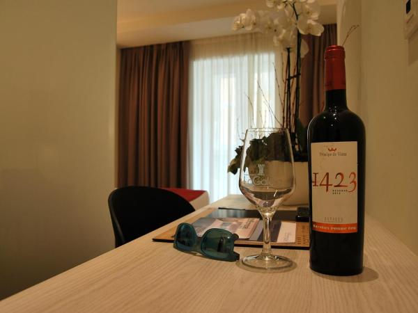 Hotel Pompaelo Plaza del Ayuntamiento & Spa : photo 8 de la chambre chambre double ou lits jumeaux deluxe avec balcon